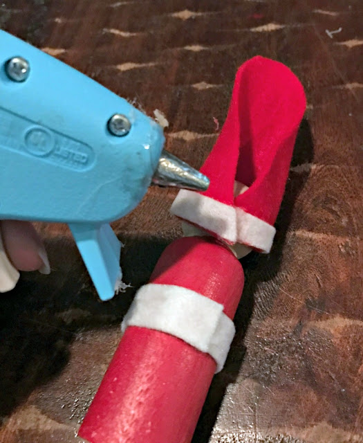 glue waldorf Christmas hat