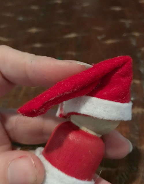 glue waldorf Christmas hat 4